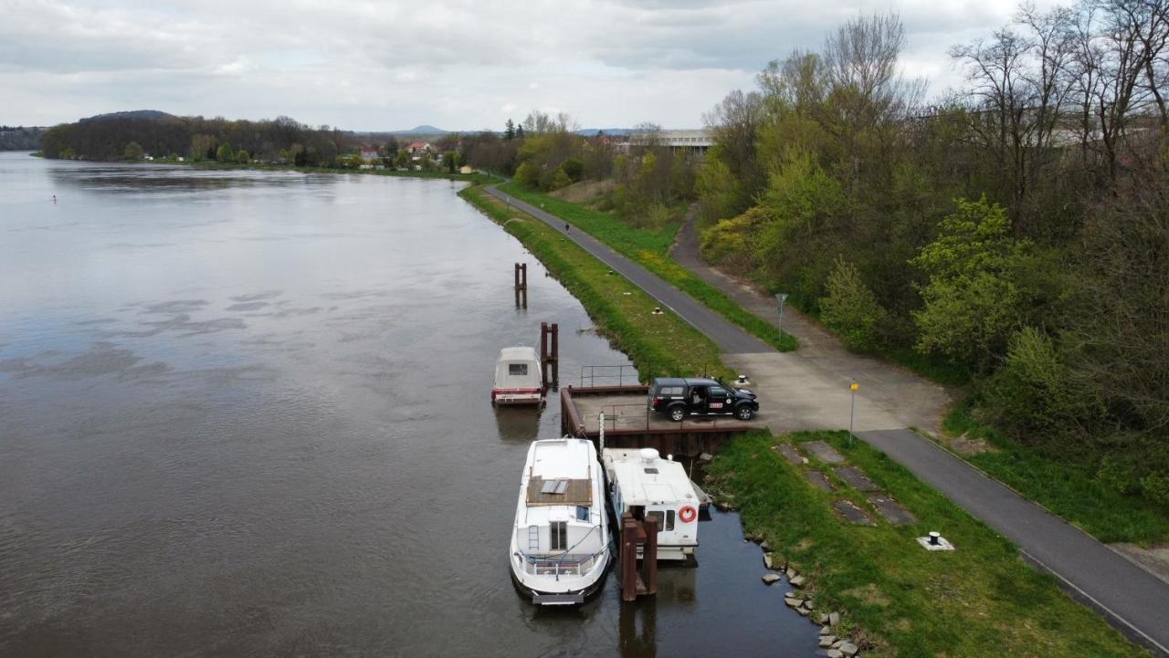 Zouw Hausboat Zakotven -Pouze Ubytovani Roudnice nad Labem Exterior foto